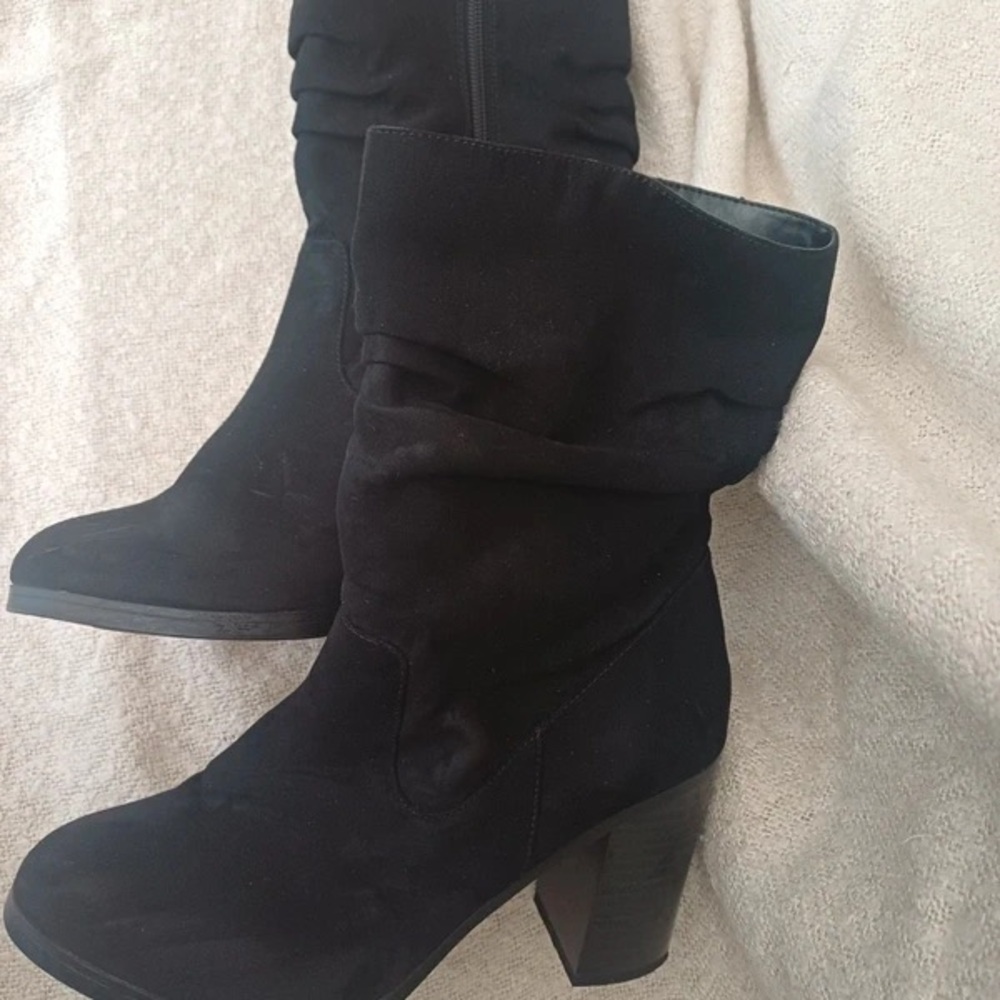Chic Black Heeled Boots for Women